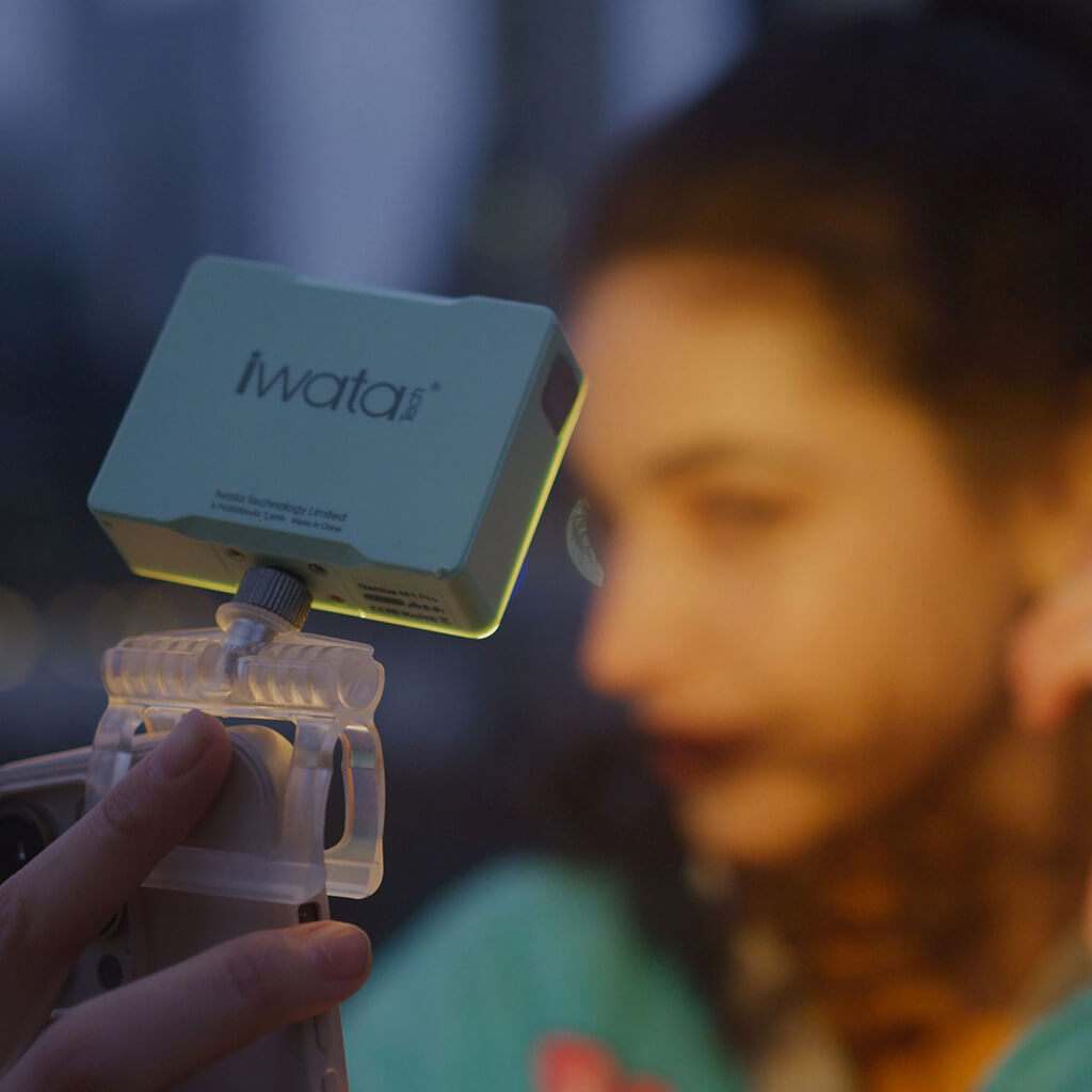 iwata Genius M1 Pro on smartphone